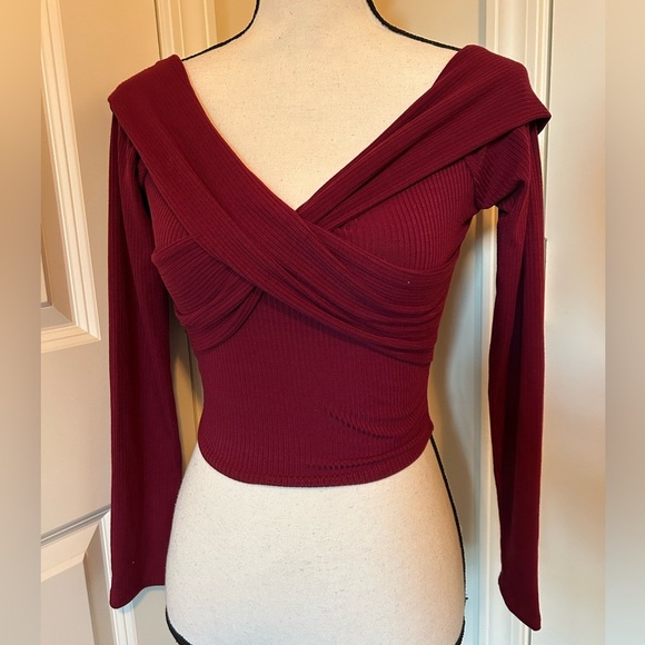 Red cross design off the shoulder/ vneck sweater material mid sleeve crop - Picture 1 of 4